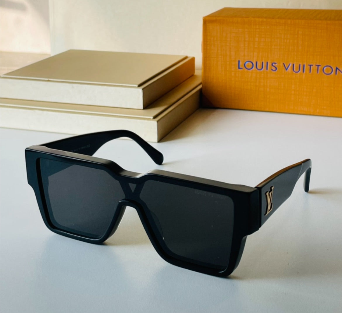 LV woman new sunglasses