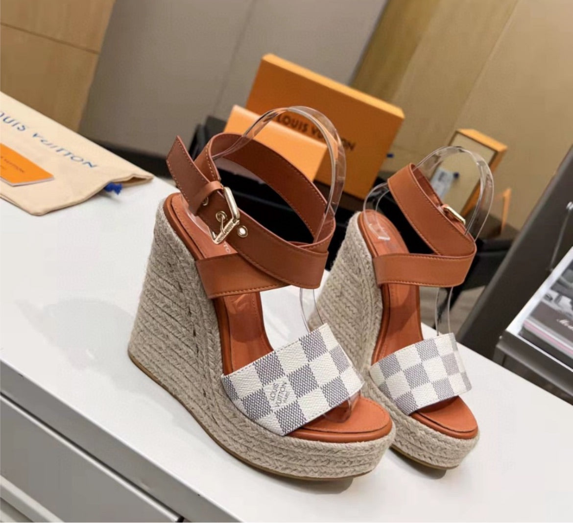 LV woman wedge