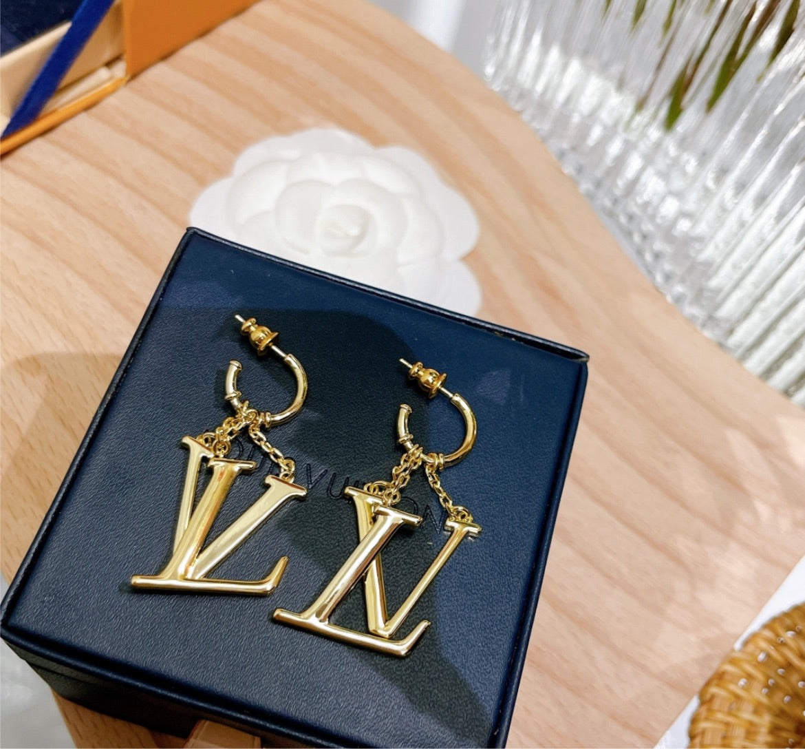 New Woman LV earring