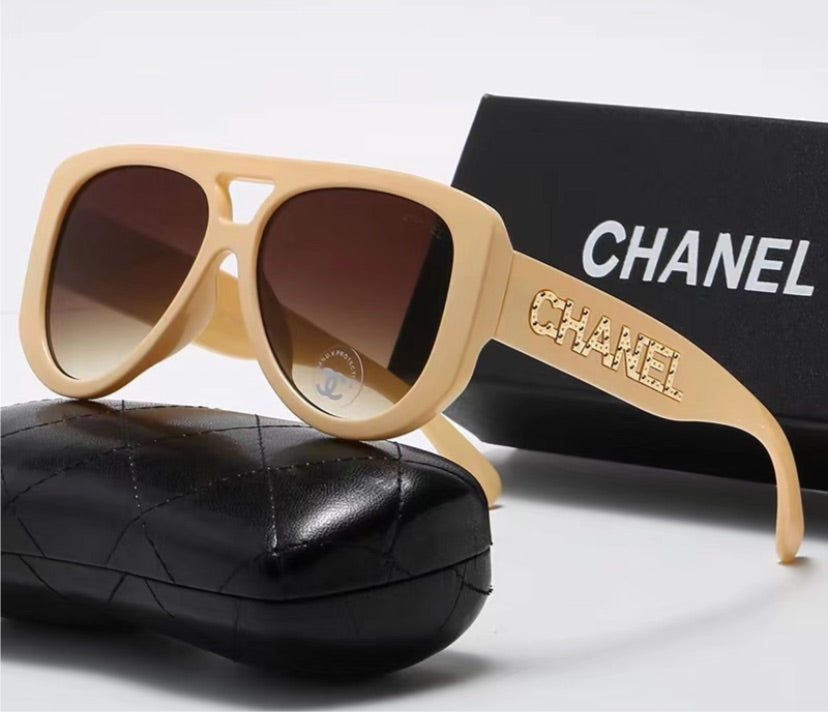 New Chanel woman sunglasses