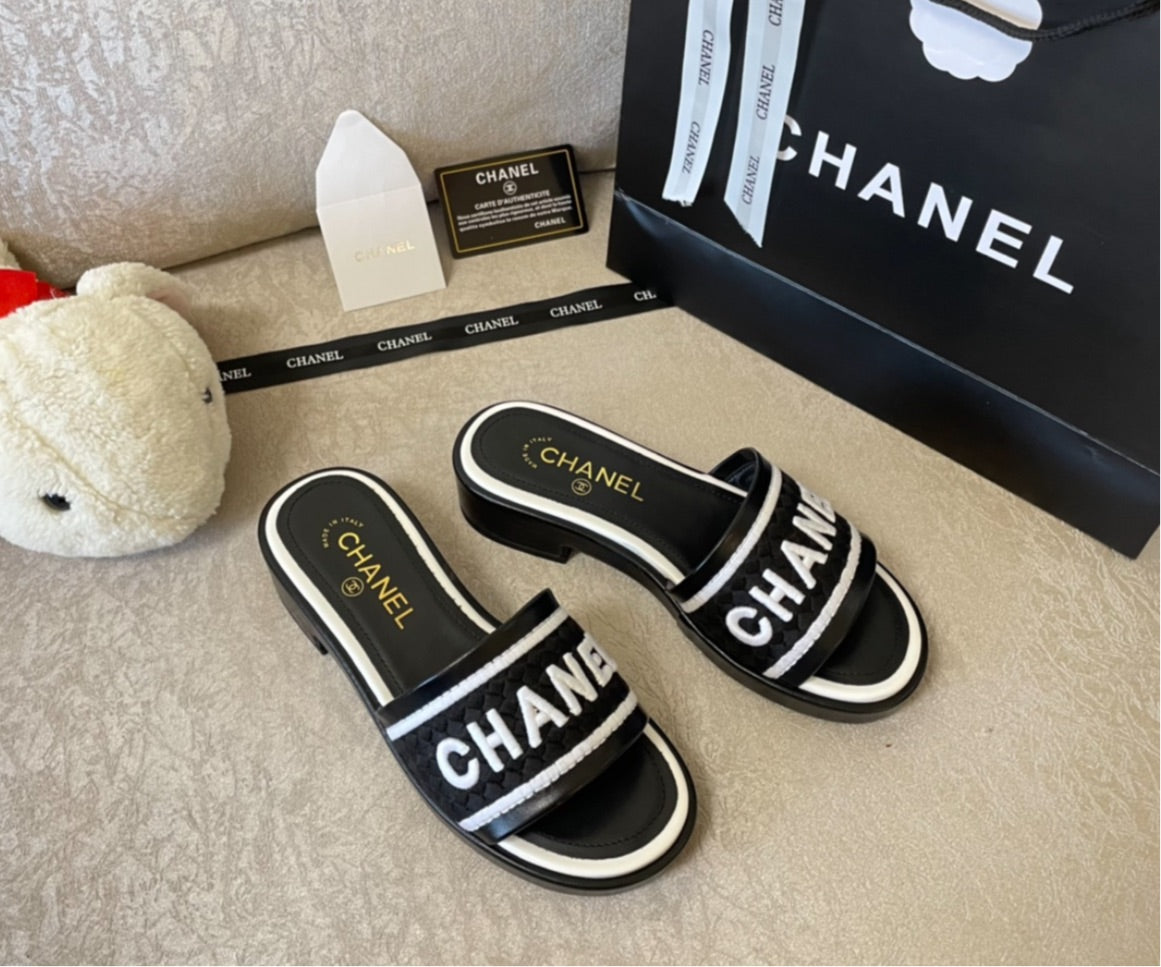 New Chanel woman sandal /slide