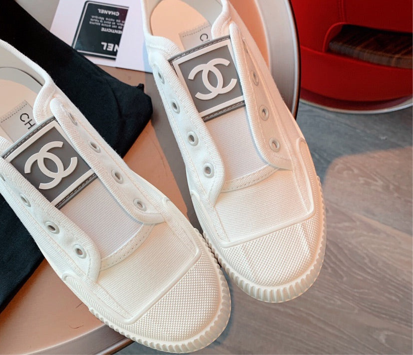 Chanel No lace Sneakers