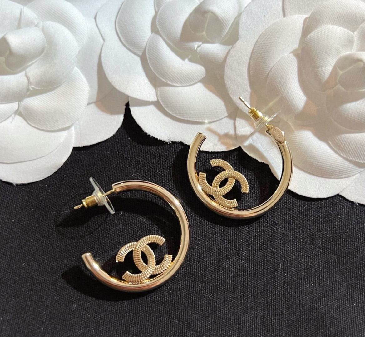 Chanel hoop new woman earring
