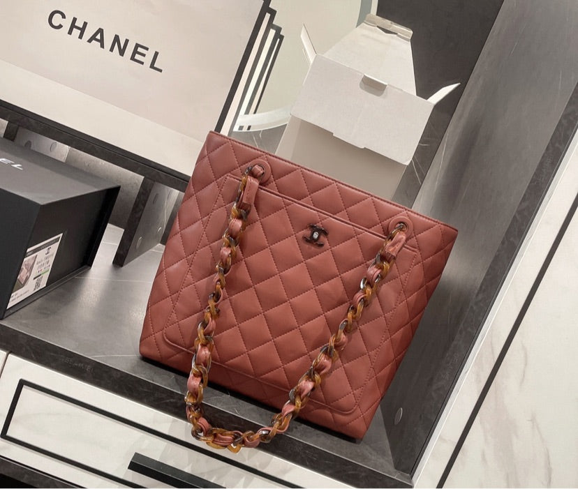 Chanel woman shoulder handbag