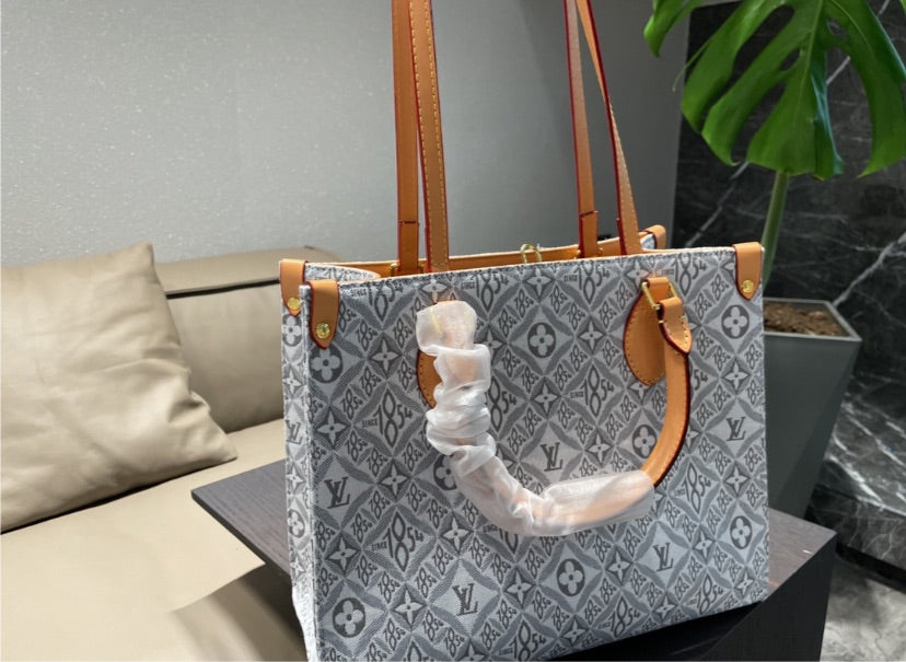 Grey LV woman large Tote