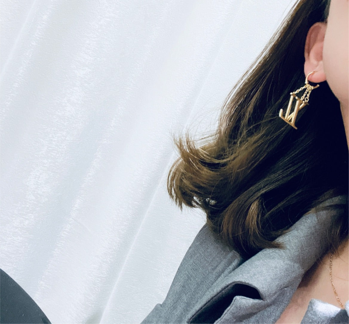 New Woman LV earring