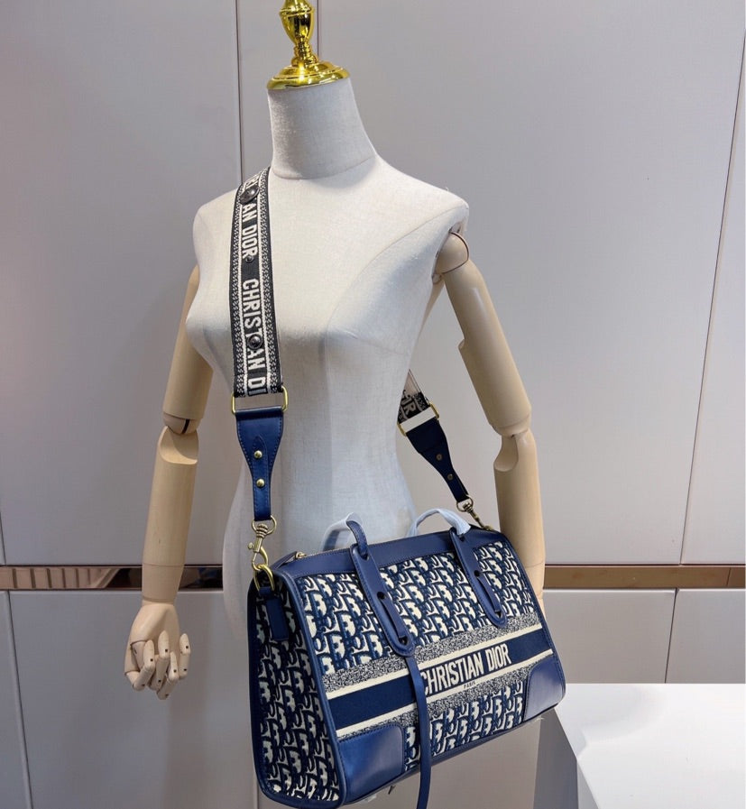 New Dior woman Shoulder handbag