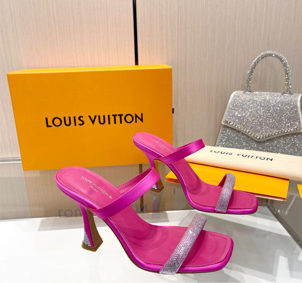 New pink Louis Vuitton woman heel