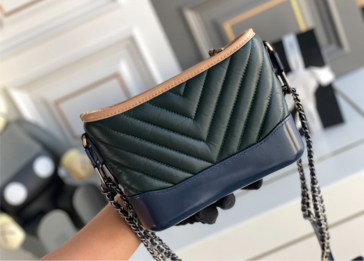 New Chanel woman shoulder bag
