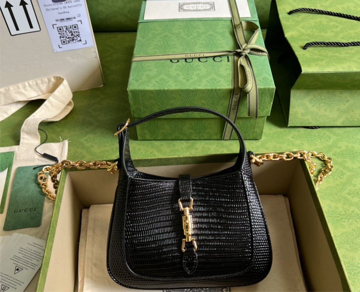 Woman new Gucci shoulder handbag