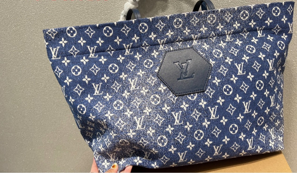 New woman LV shoulder handbag