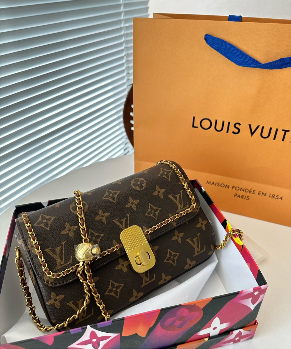 Louis V woman leather shoulder bag