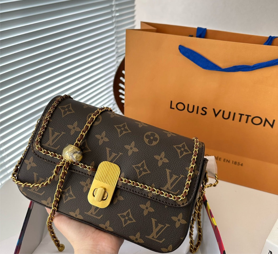 Louis V woman leather shoulder bag