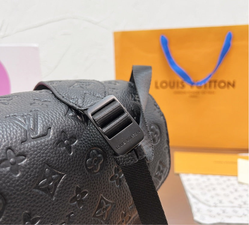 Black Louis V woman shoulder handbag