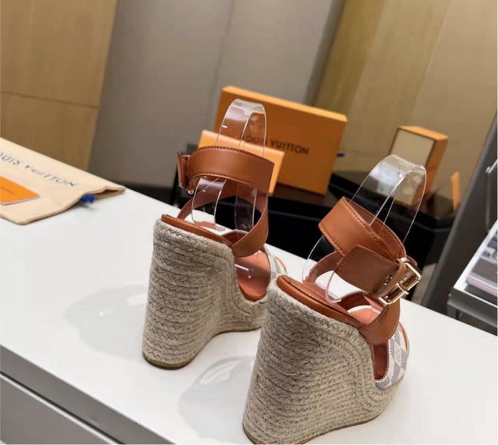 LV woman wedge