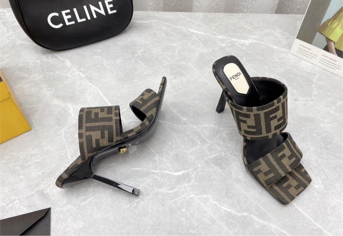 Woman New Fendi sandal/shoes