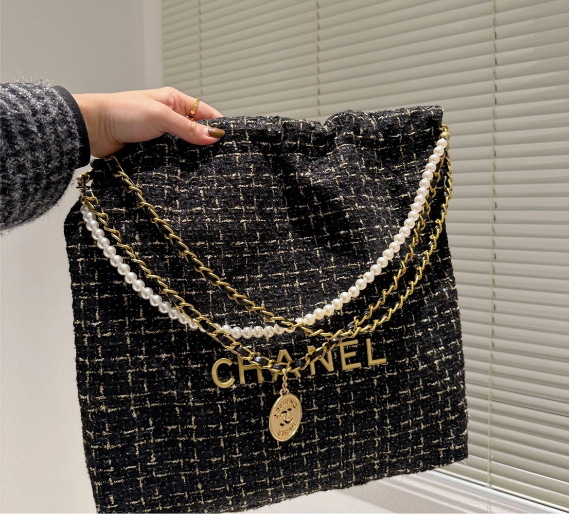 New Chanel woman bag