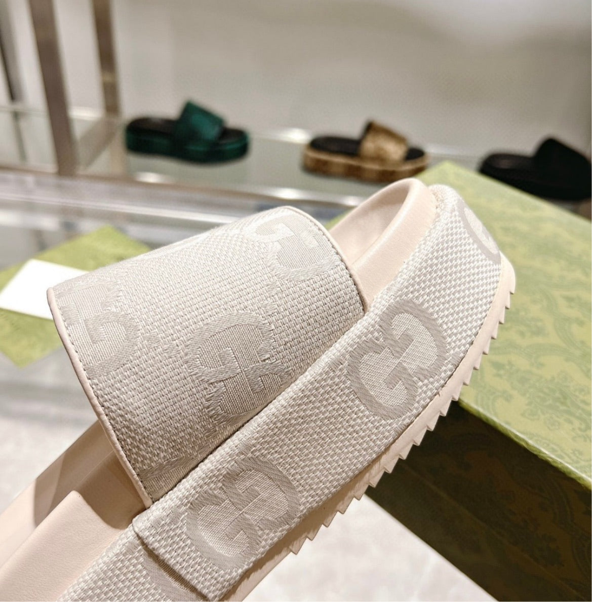 New Gucci woman slide in sandal