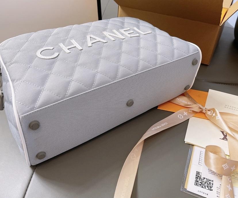 Casual grey Chanel ladies handbag