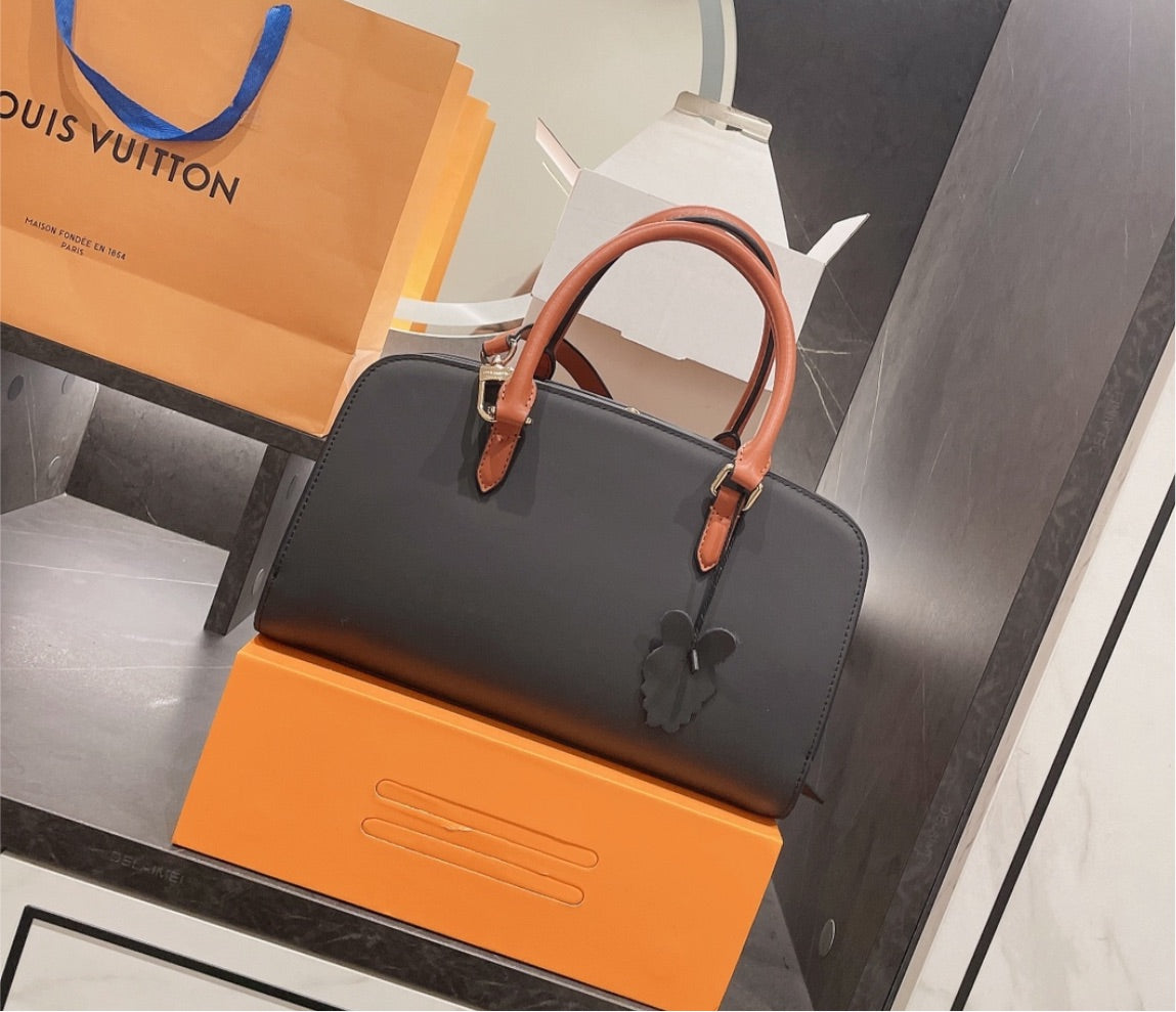 Classic LV woman shoulder handbag