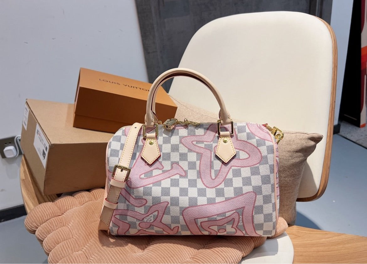 LV woman new shoulder handbag