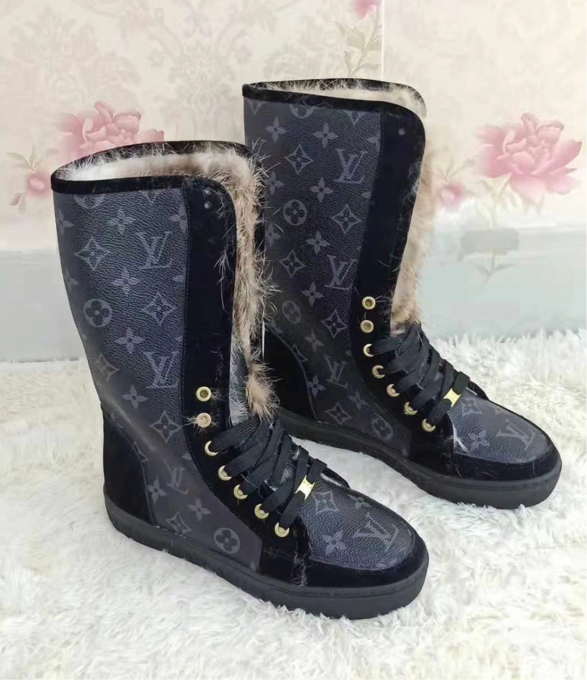 New Louis Vuitton woman Fur boots