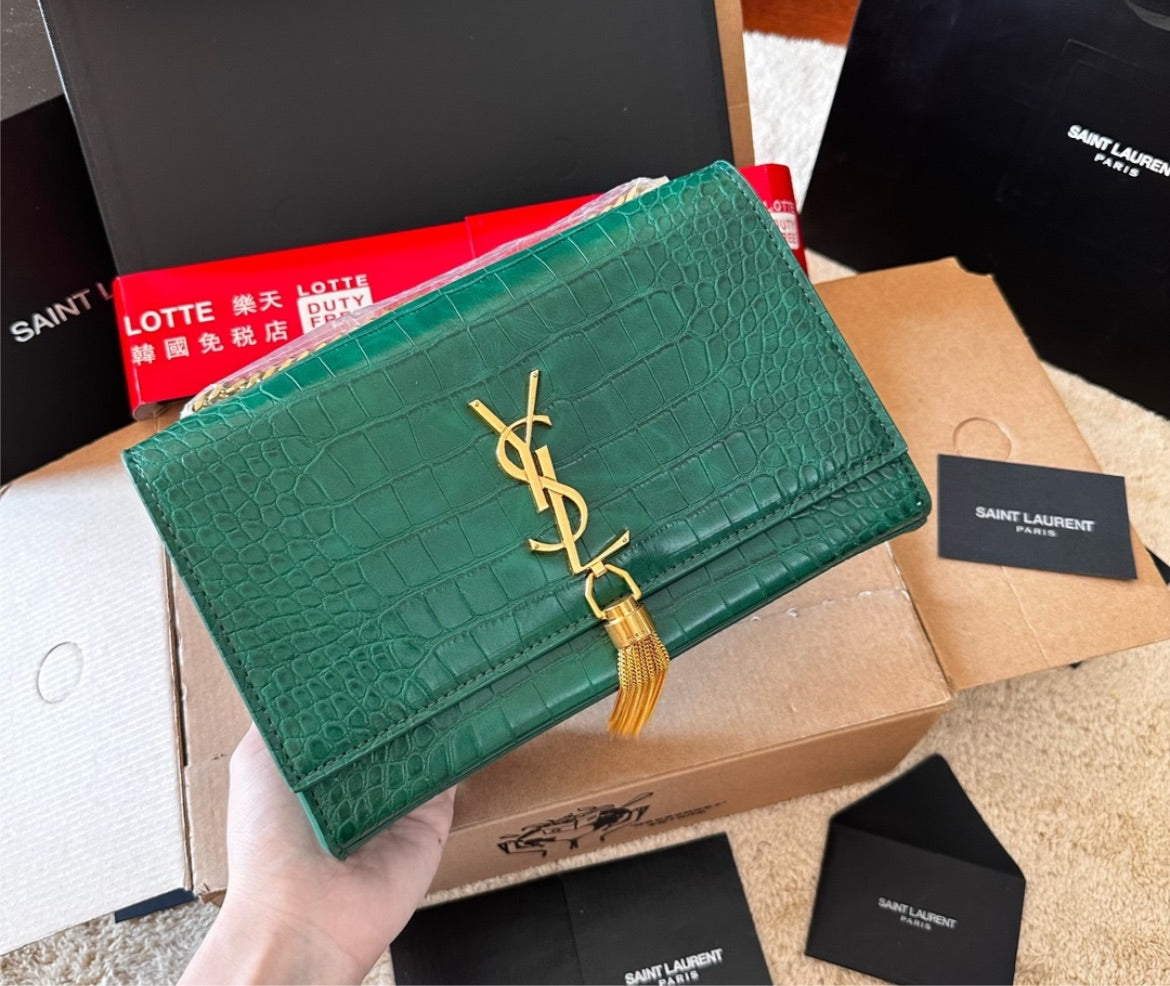 Woman YSL shoulder bag