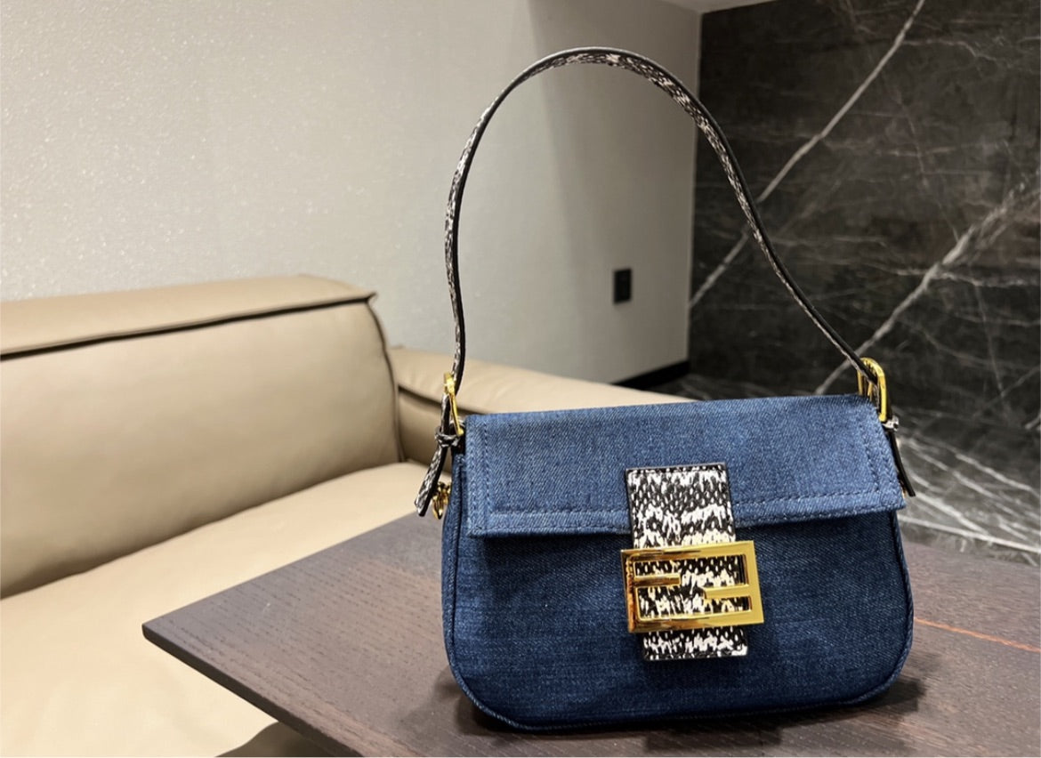 New woman Fendi woman handbag