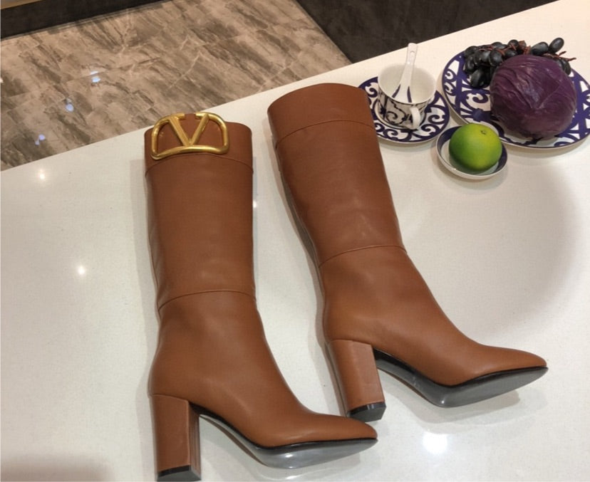 Brown LV a woman boots