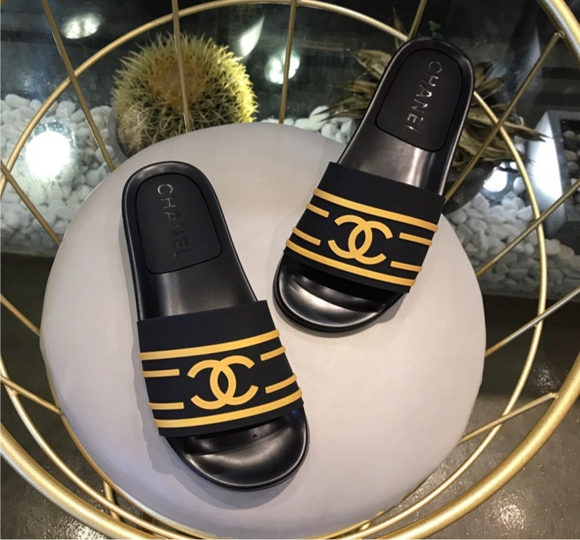 Black/gold woman Chanel slides
