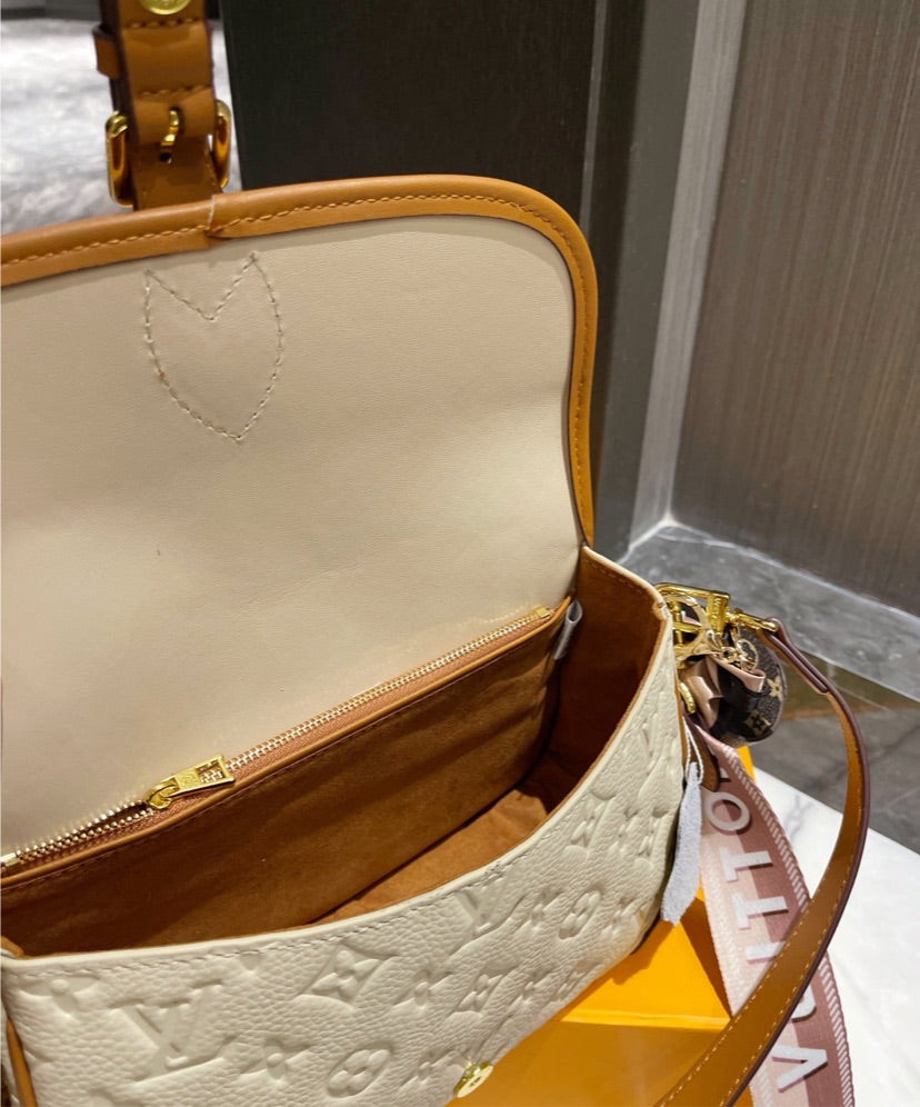 Cream new LV shoulder handbag