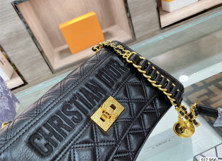 Woman Dior black shoulder handbag