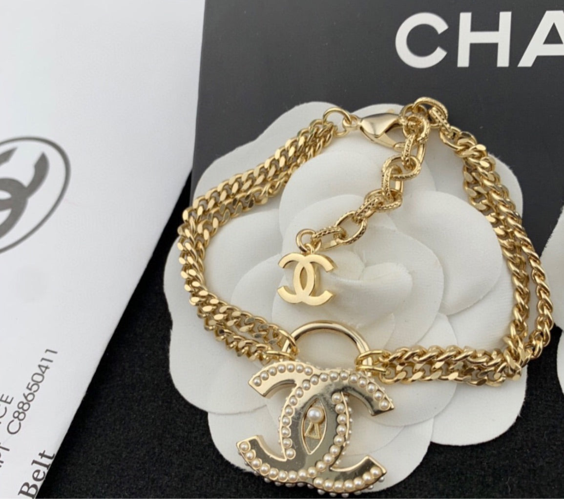 Woman Chanel new bracelet