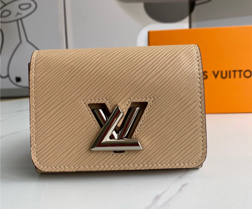 LV woman wallets