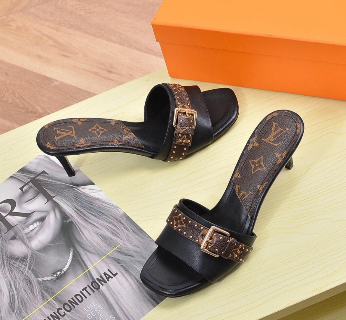 New LV woman slip on shoes