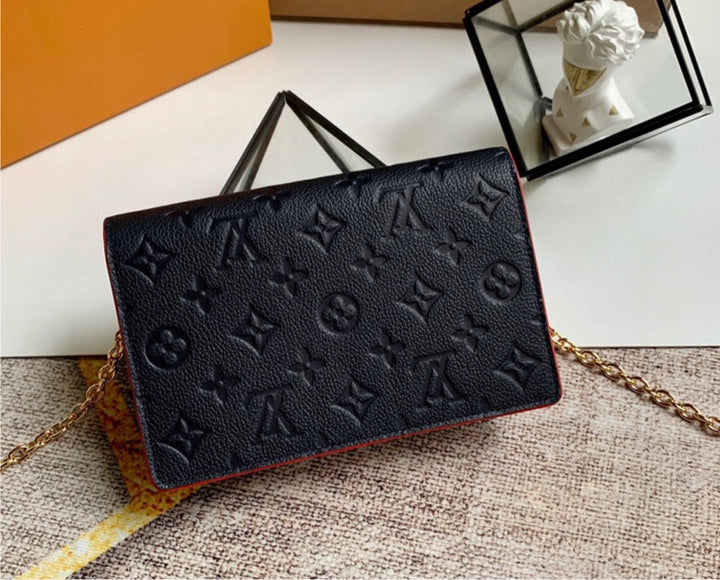 Woman LV crossbody/handbag