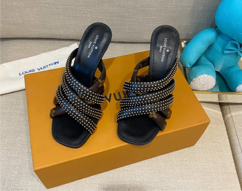 Woman Louis Vuitton sandal/shoes