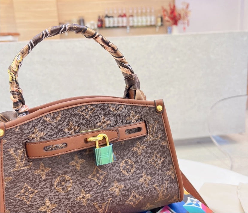 Woman LV handbag