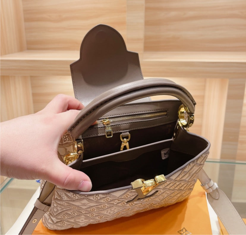 New Louis Vuitton woman shoulder handbag