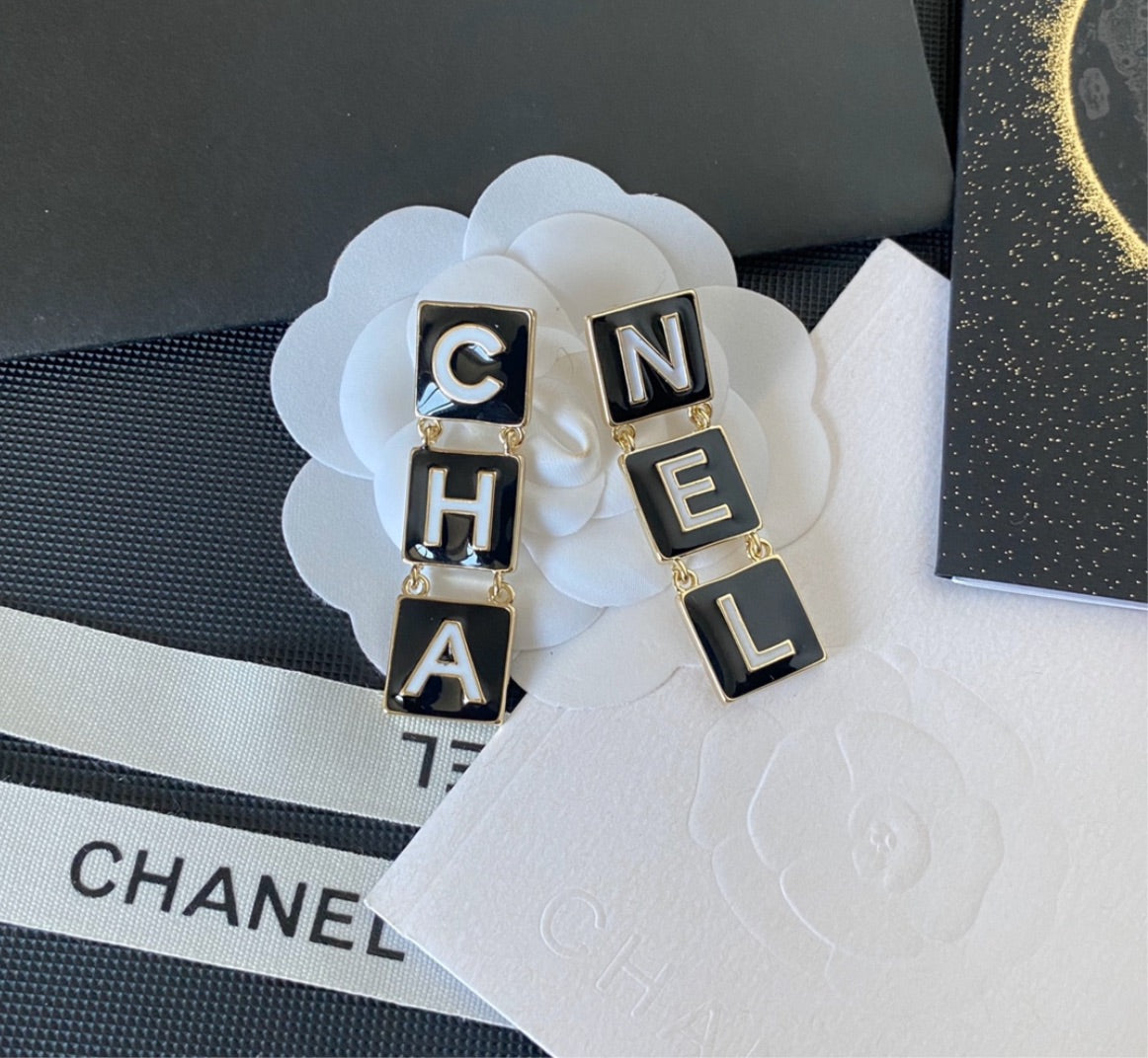 New Chanel fashion earring