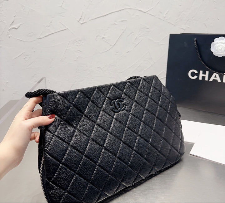 Chanel woman black shoulder bag