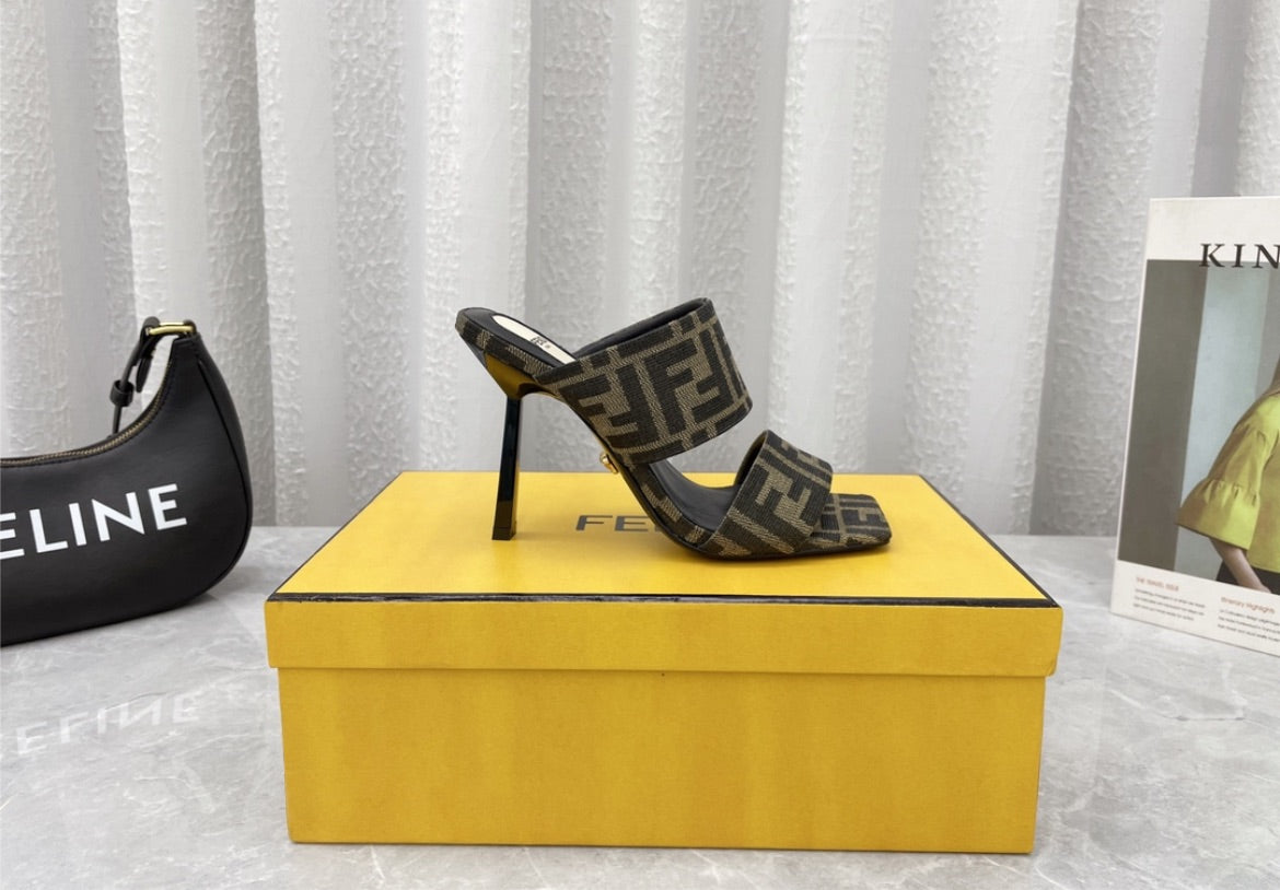 Woman New Fendi sandal/shoes