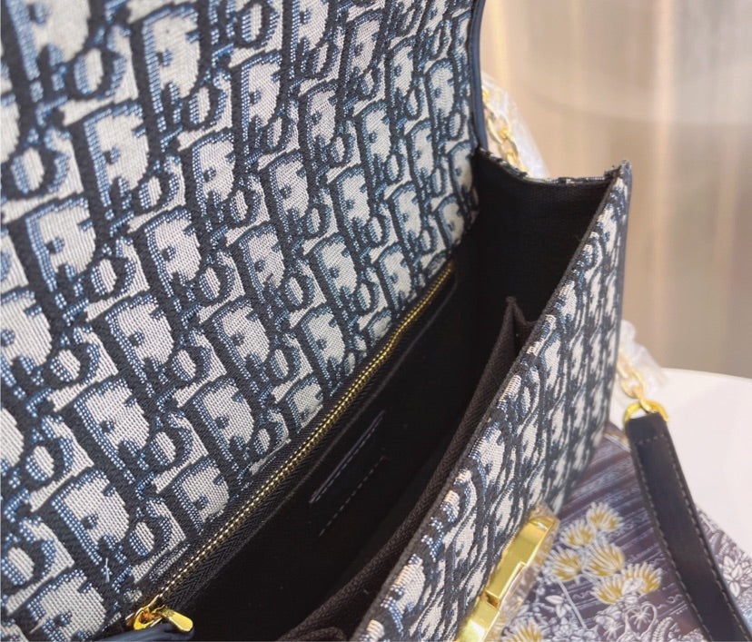 Dior woman shoulder handbag