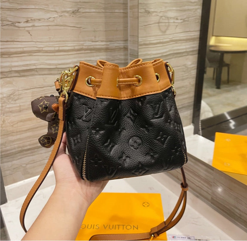 LV woman shoulder handbag