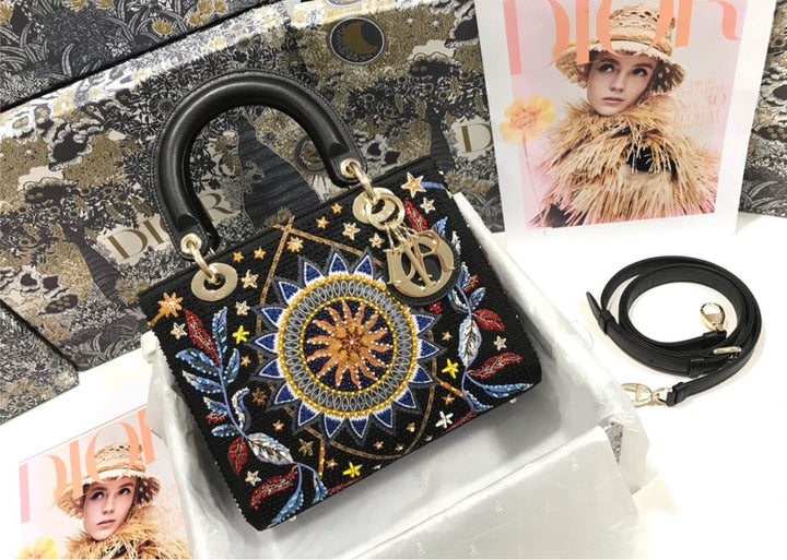 New woman Christian Dior shoulder bag