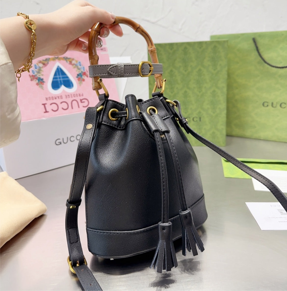 Woman Gucci shoulder handbag 23