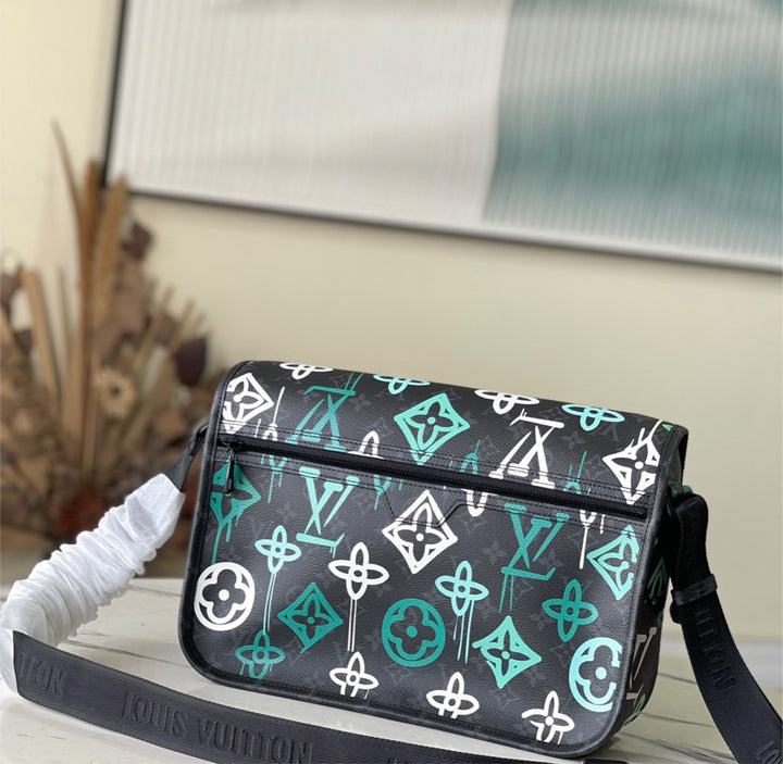 New woman shoulder LV bag