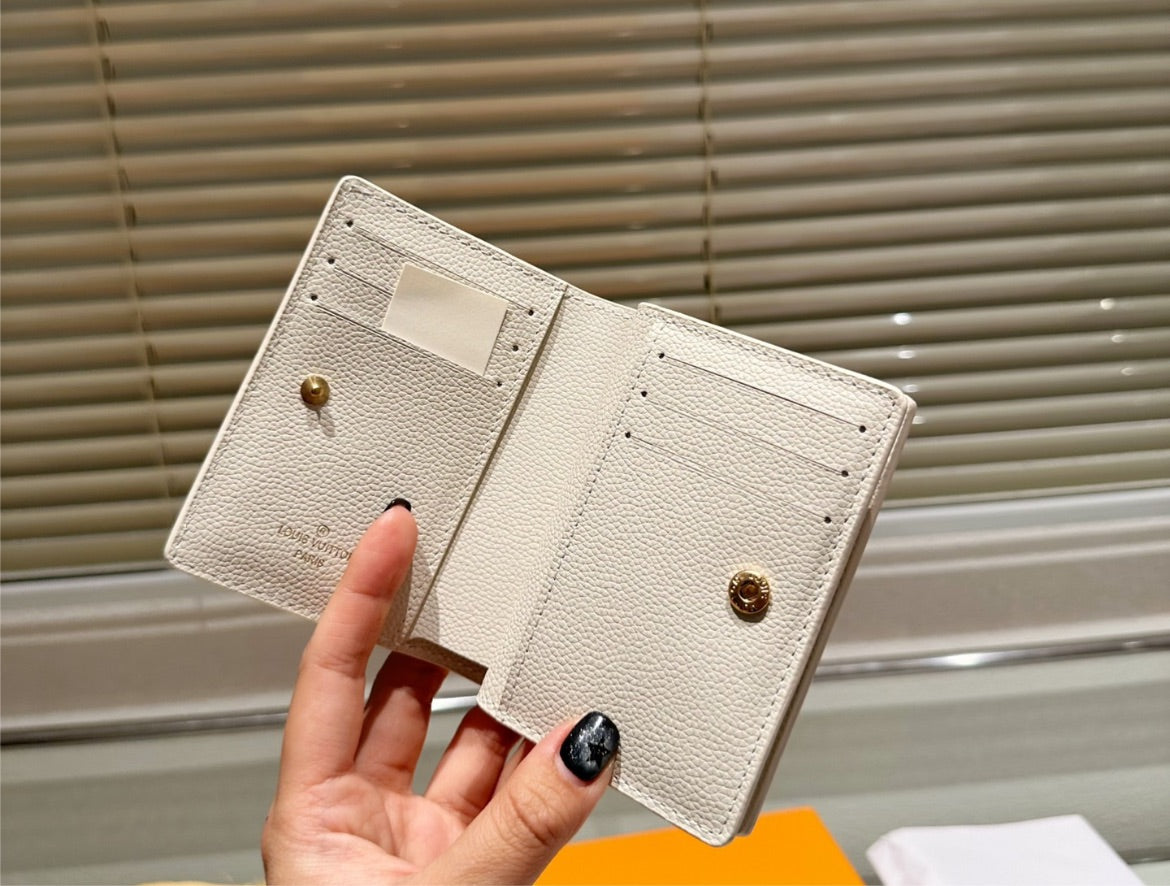 LV woman wallet