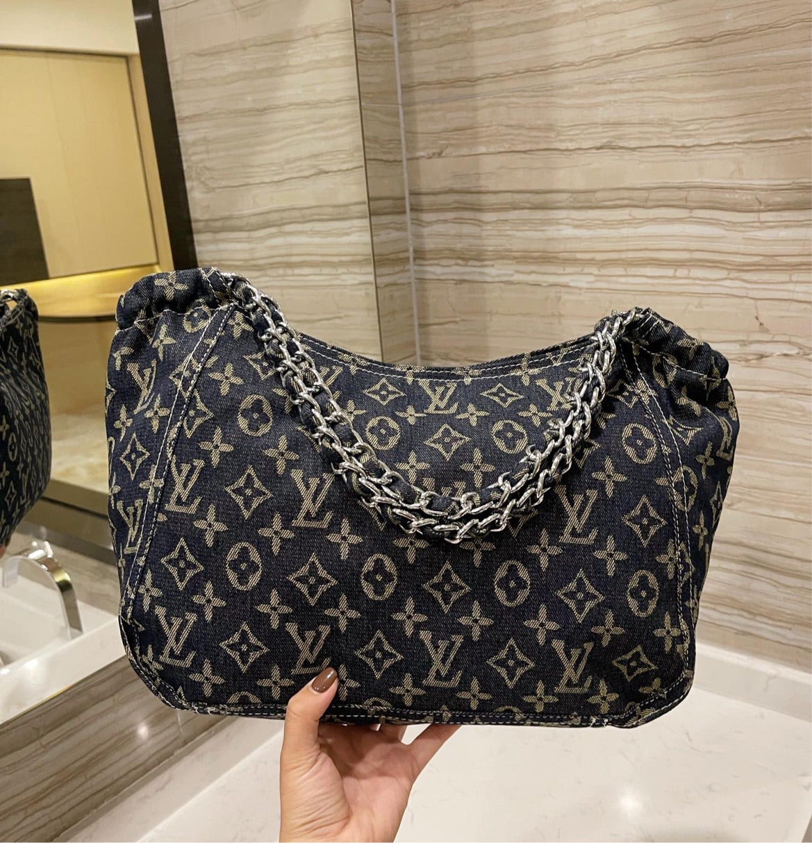 Woman New LV shoulder handbag