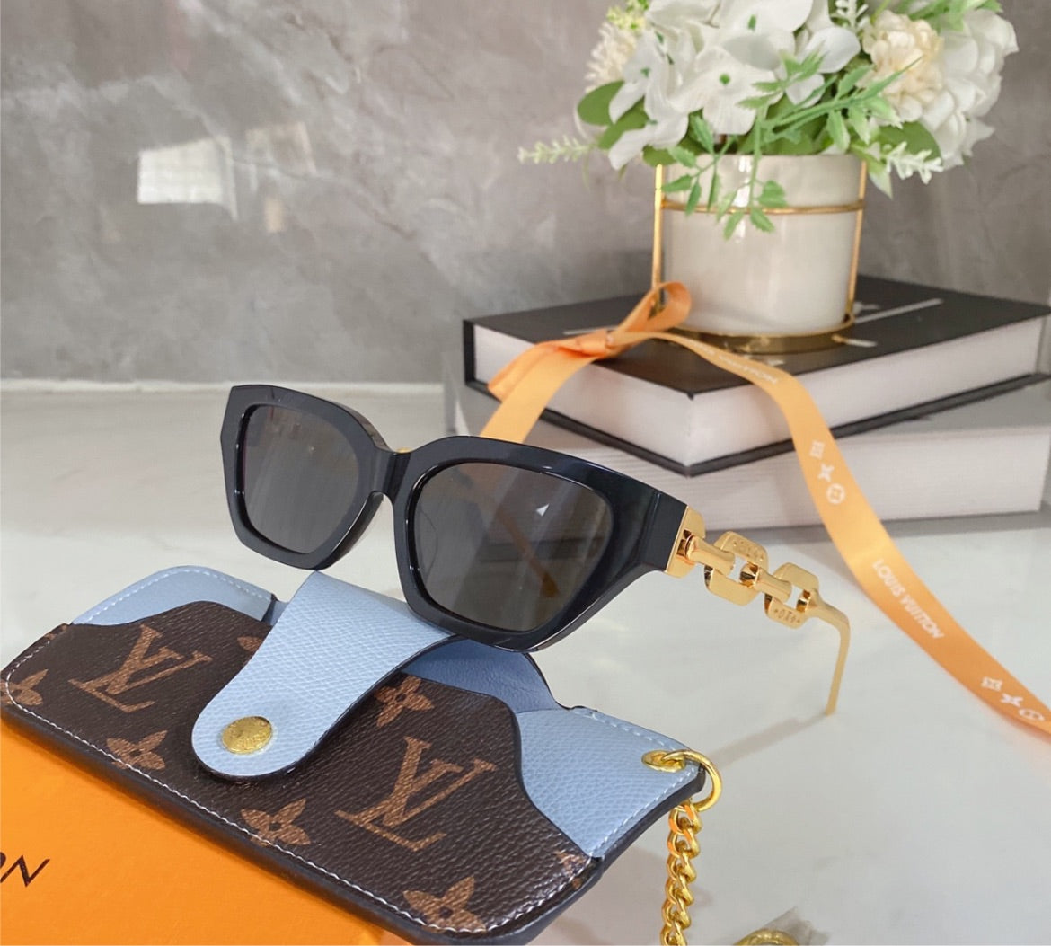 LV woman sunglasses